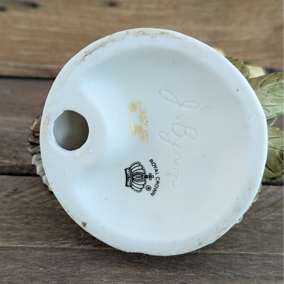 Vintage Porcelain Royal Crown Meadowlark Bird Figurine J Byron - Picture 7 of 10